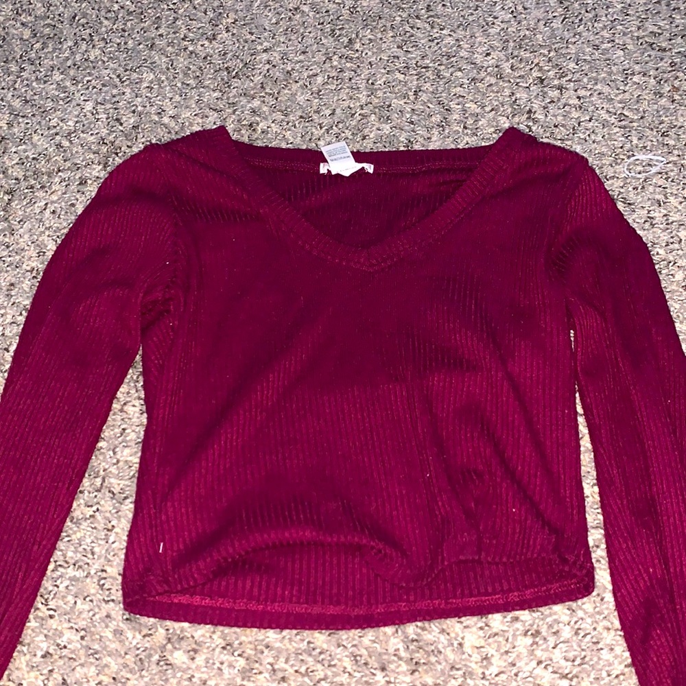 I’m selling this cute reddish shirt! It’s a great loving shirt convdable! Soft